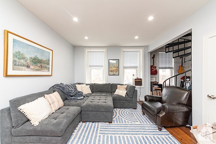 1st image of 2045 N Wolcott Ave #2E