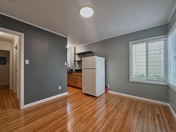 3rd image of 609 37th Ave #B