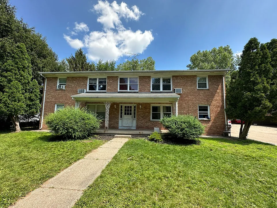 3202-3208 Marshall SE