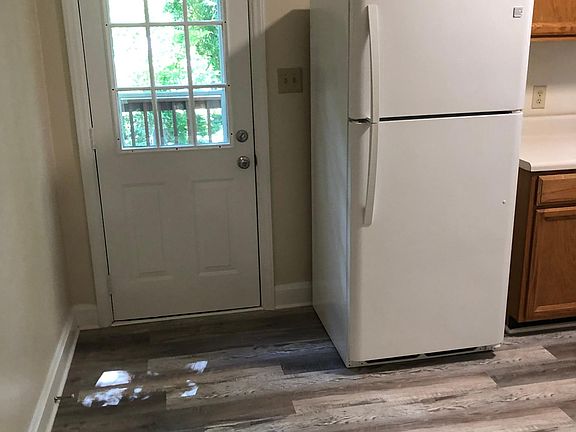 5th image of 1216B Clarendon St