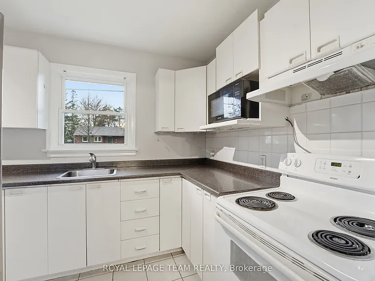 49 Crownhill St — Photo 4