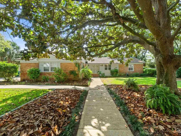 207 Pinetree Dr, Gulf Breeze, FL 32561
