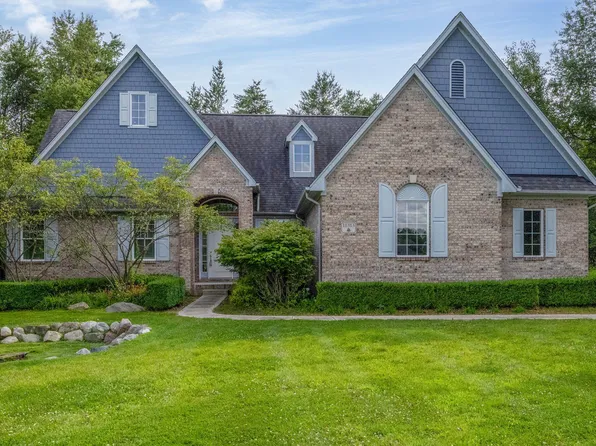 11313 Troon Dr, Stanwood, MI 49346