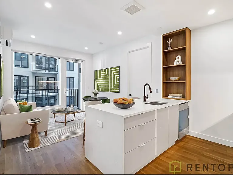 228 Berry St #7T — Photo 3