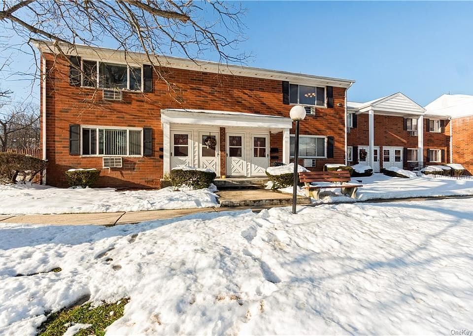 1st image of 52 Manor Dr #52