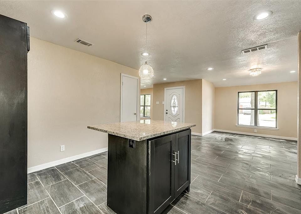1st image of 2917 Browne Dr