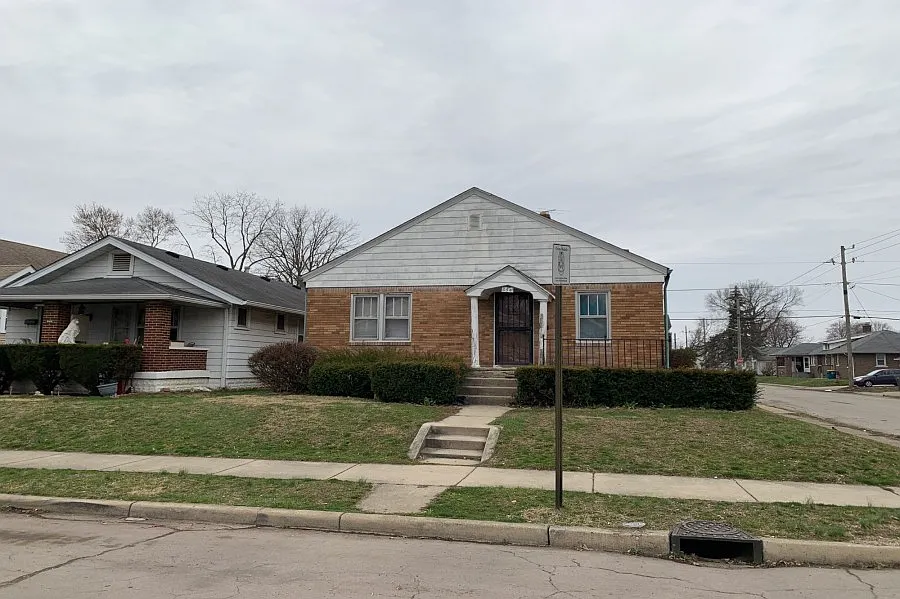 854 N Chester Ave photo 1