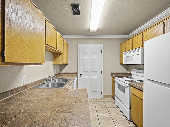 3rd image of 2060 N Leverett Ave #9