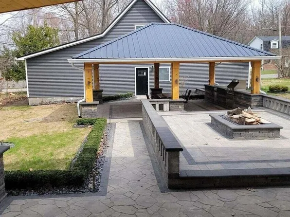 206 Joliet Ave, Houghton Lake, MI 48629