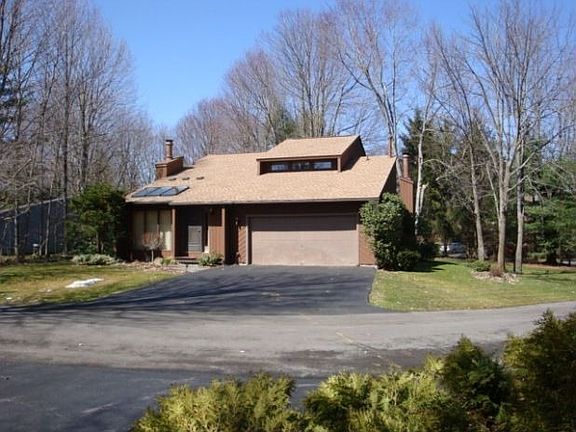 2nd image of 3139 Hidden Lake Dr