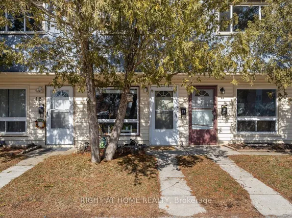 8646 Willoughby Dr #11, Niagara Falls, ON L2G 6X7