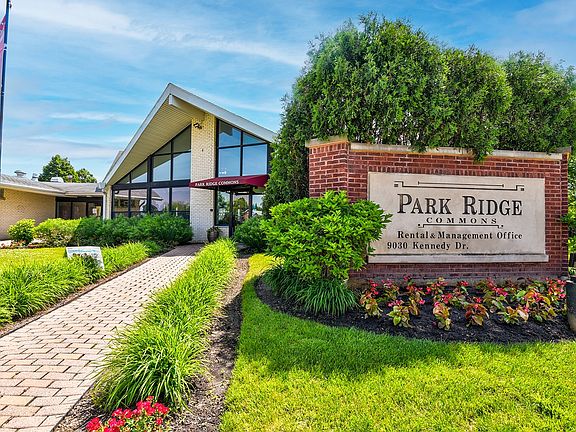 Park Ridge Commons Leasing Office Exterior