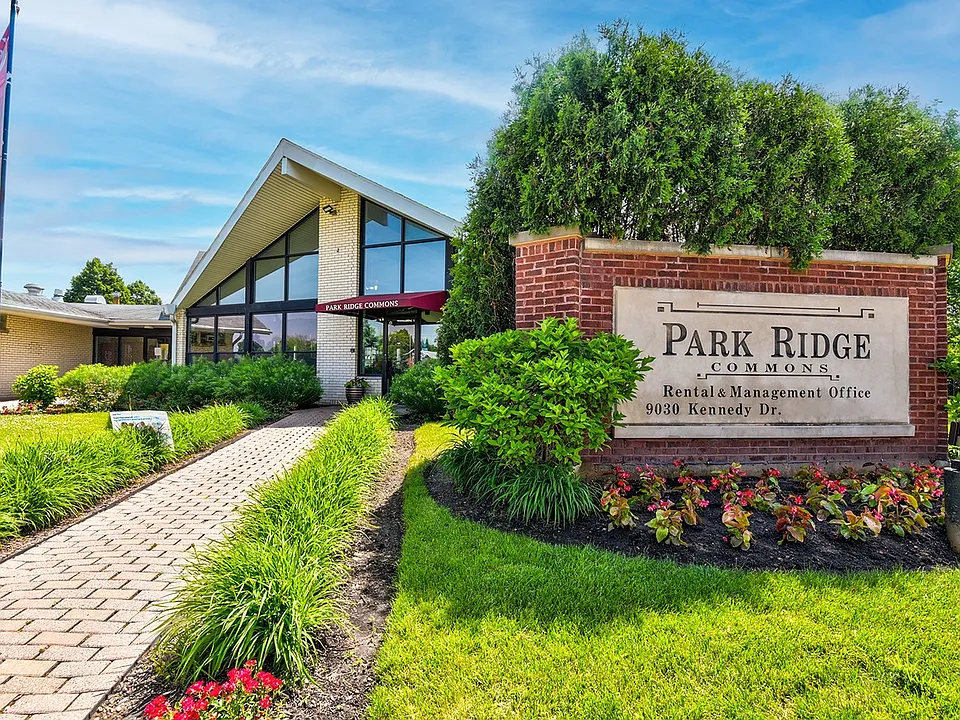 Park Ridge Commons Leasing Office Exterior