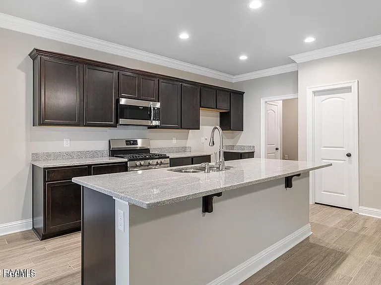 211 Sparrowhawk St — Photo 3