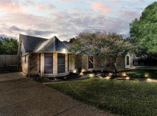 945 Jacobs Crossing Ct, Burleson, TX 76028