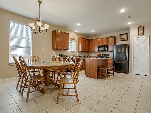 4th image of 107 Feverbush Dr