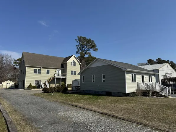 6483/7 Church St, Chincoteague Island, VA 23336