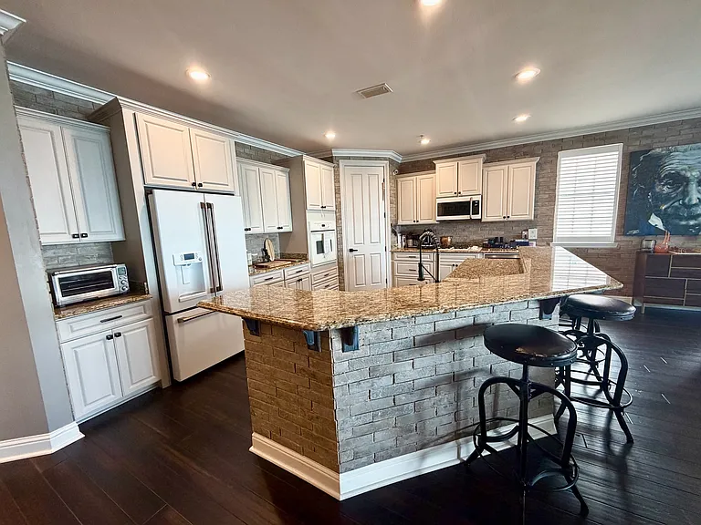 240 Brooks St SE #1301C — Photo 4