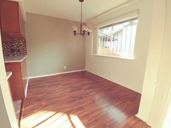 5th image of 11200B Parkfield Dr