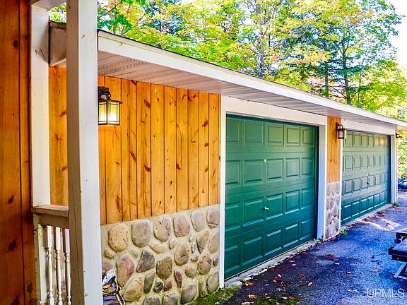 3rd image of 42936 Superior Rd