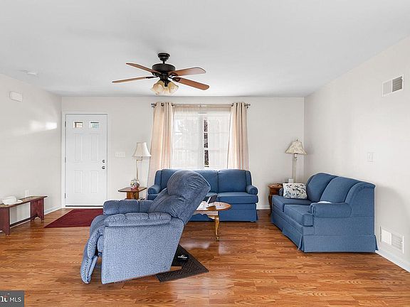 3rd image of 19 Ruidoso Downs Dr