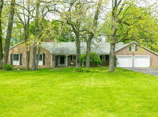 4 Esternay Ln, Pittsford, NY 14534