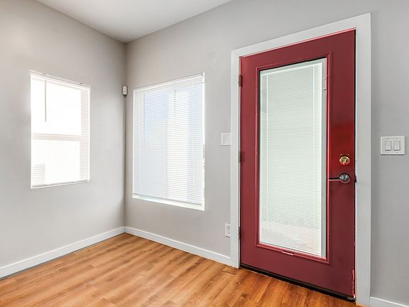 3rd image of 1329 E Polk St APT 2