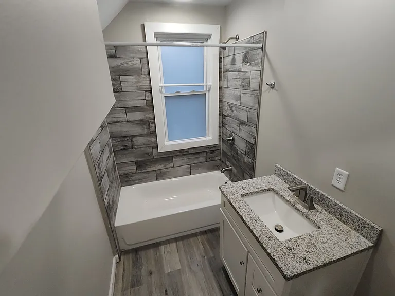 948 W 11th St #948W11B — Photo 10
