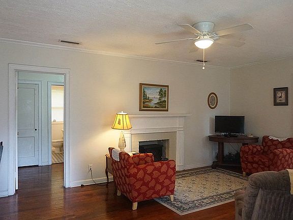 2nd image of 2501 Churchill Dr