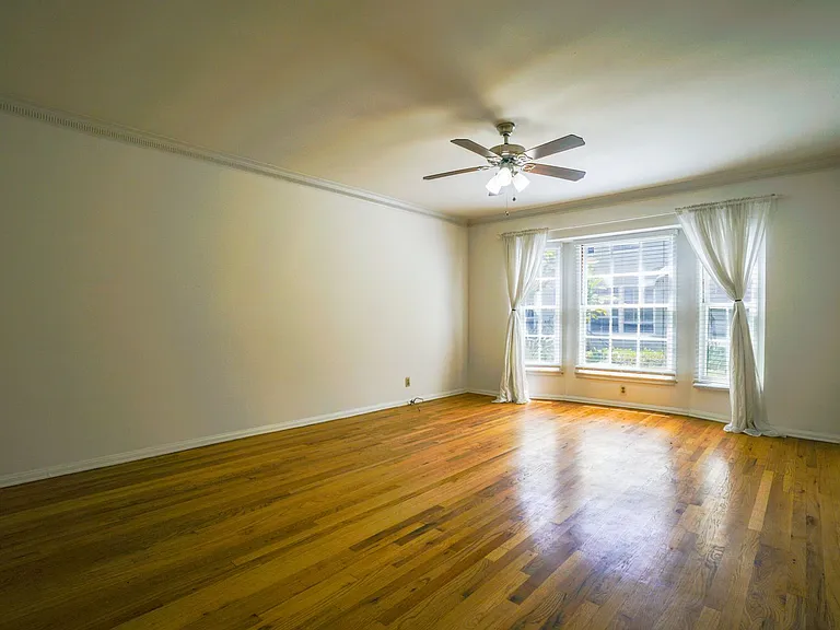 8551-8561 Holloway Dr — Photo 5