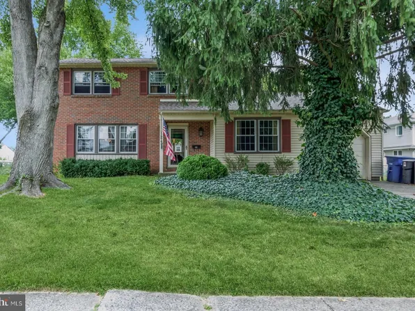 124 Beechwood Dr, Mount Laurel, NJ 08054