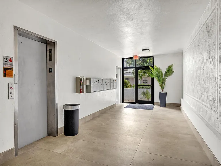 1735 Dewey St #909 — Photo 18