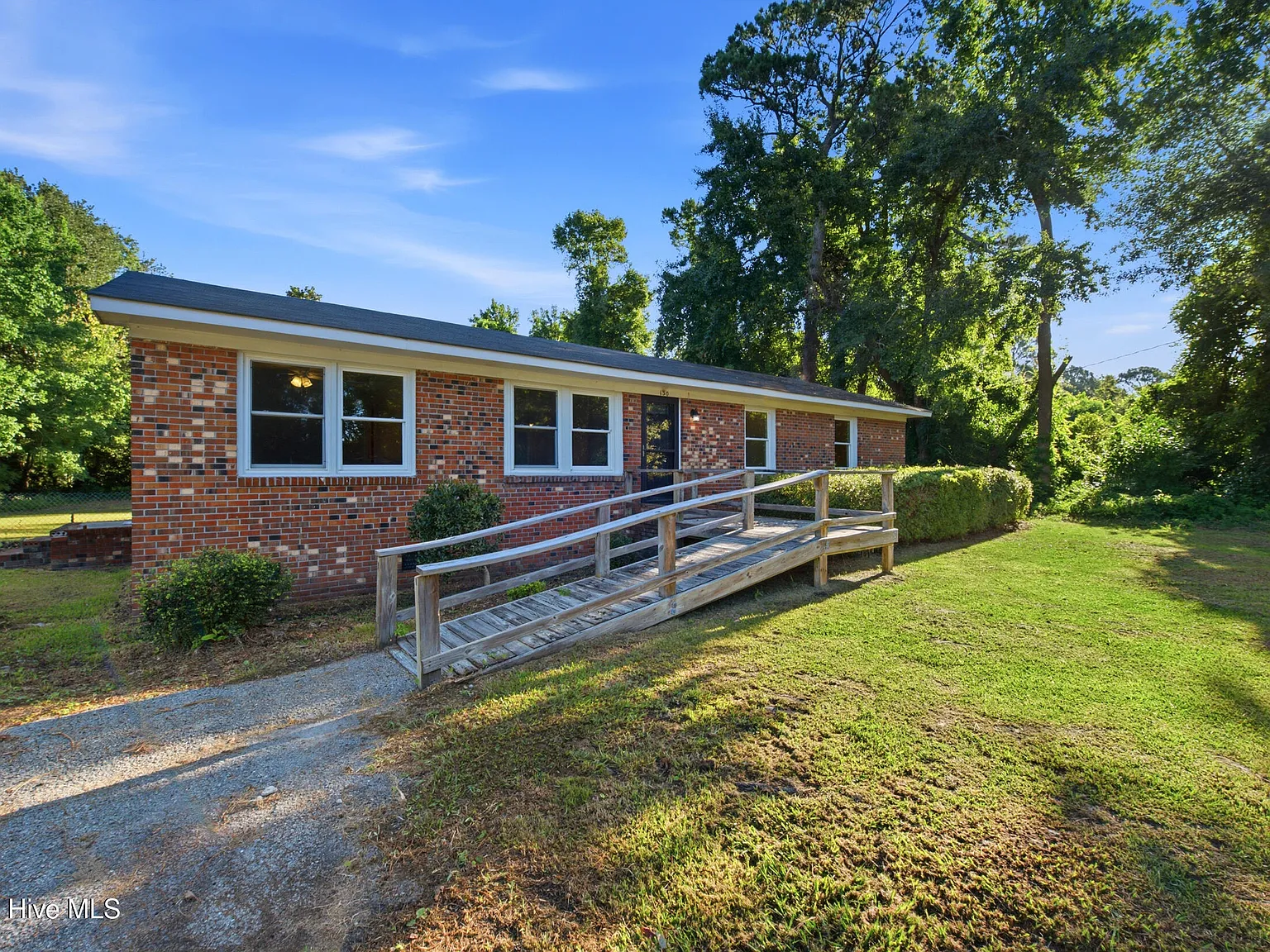 3 bed, 1.5 bath, 1302 sqft, $2,100 — Photo 3