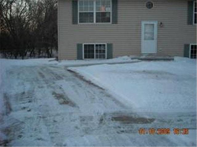 2nd image of 931 Village Circle W