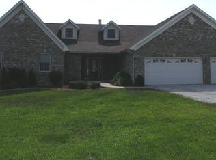 3603 Sweet Briar Ln, Columbia, IL