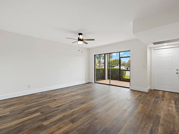 3rd image of 1210 SE Parkview Place #5