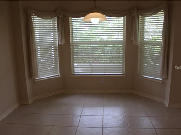 5th image of 388 Hinsdale Dr