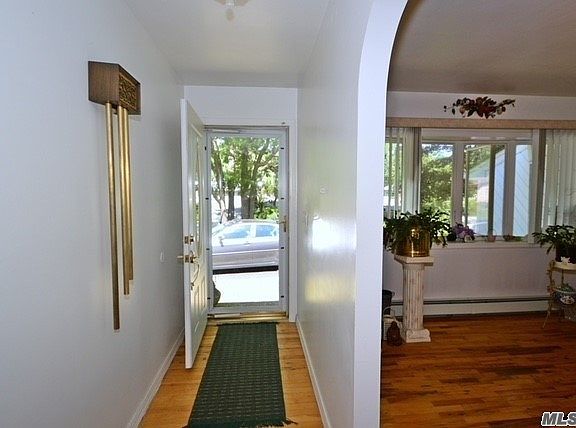 3rd image of 154 Oak St