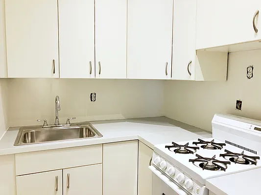 Rented by R New York | media 18