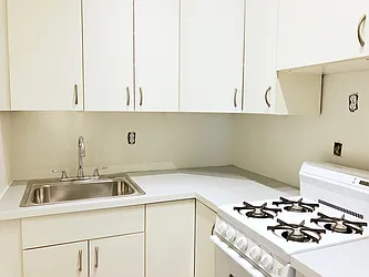 Rented by R New York