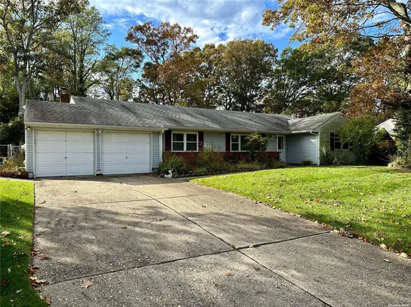 4 Sherry Lane, Selden, NY 11784