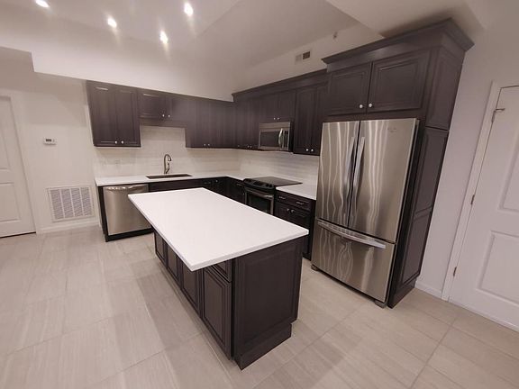 4th image of 910 4th Ave 25701-unit 1203