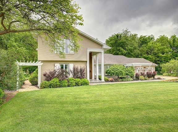 3rd image of 80 N Circle Dr