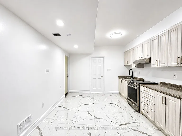 19 Lacroix Ct #BASEMENT — Photo 9