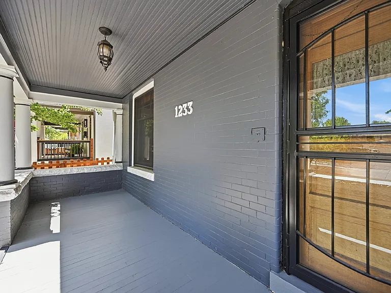 1233 Elizabeth St — Photo 3