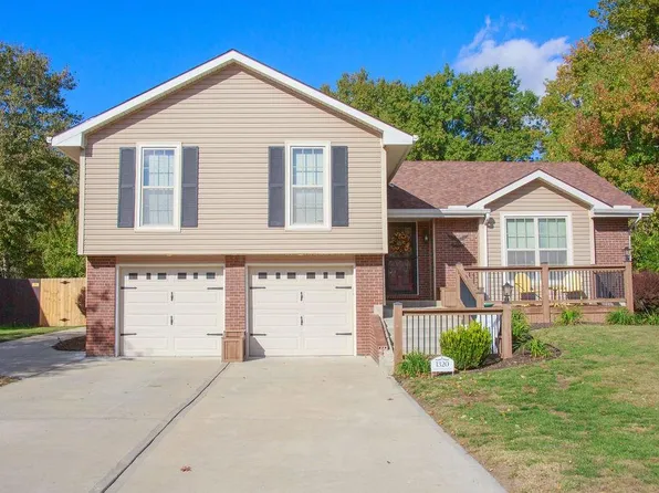 1320 Independence Ct, Leavenworth, KS 66048
