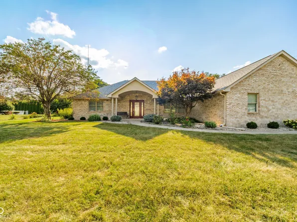 807 Spring Valley Dr, Anderson, IN 46011
