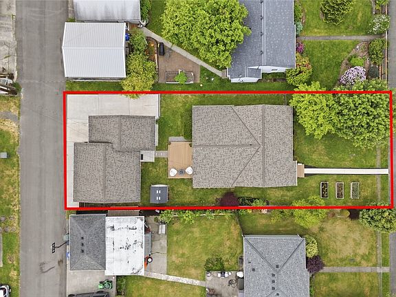 4th image of 1620 Maple Street