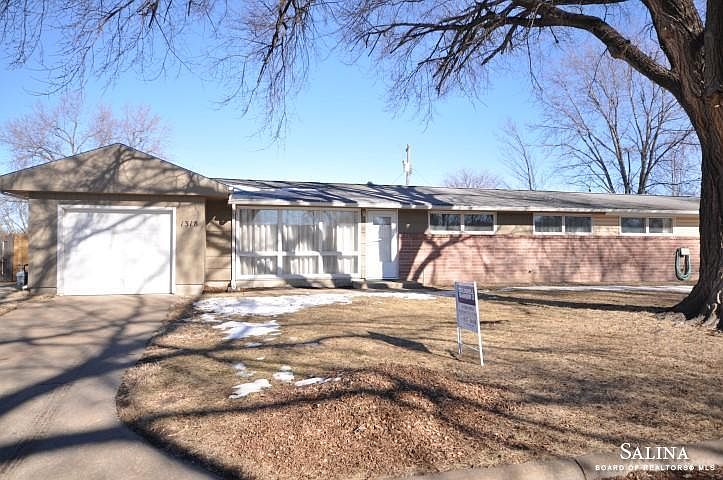 1st image of 1318 Derby Ave