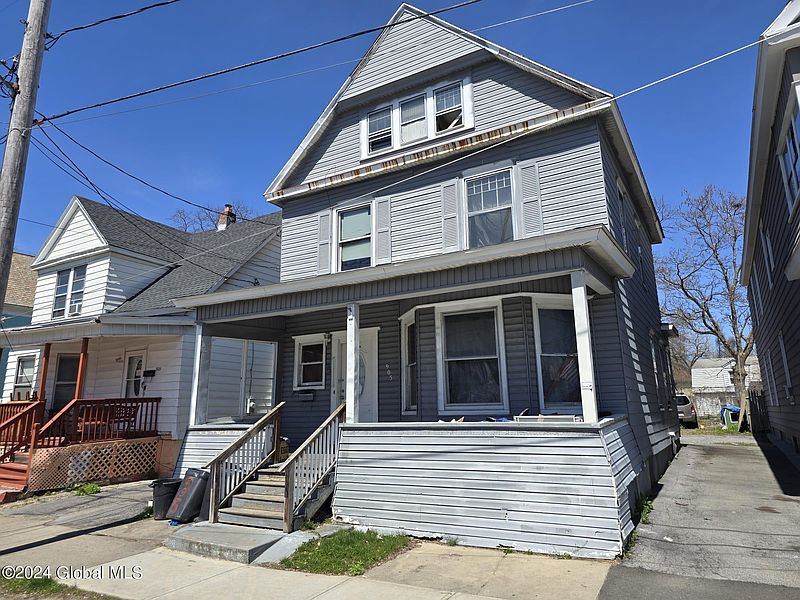 2nd image of 905 Francis Avenue
